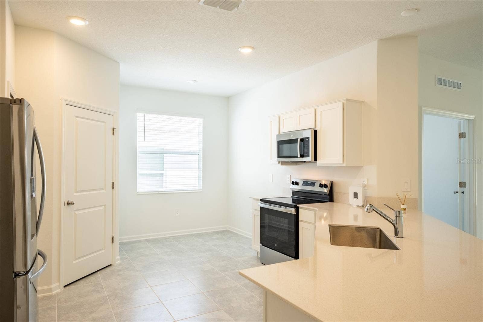 2015 PUNCH BOWL AVENUE, Davenport, FL 33837 2015 PUNCH BOWL AVENUE, Davenport, FL 33837