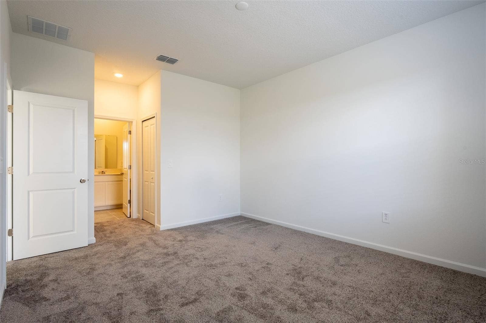 2015 PUNCH BOWL AVENUE, Davenport, FL 33837 2015 PUNCH BOWL AVENUE, Davenport, FL 33837