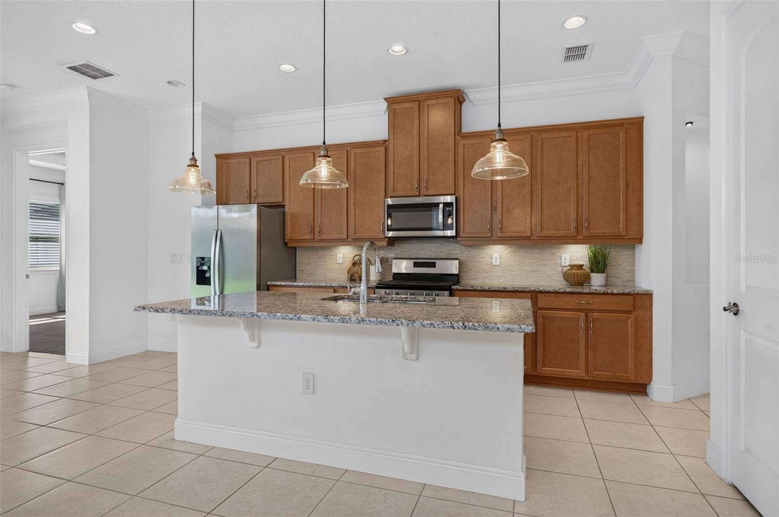 2557 YELLOW BRICK ROAD, St Cloud, FL 34772