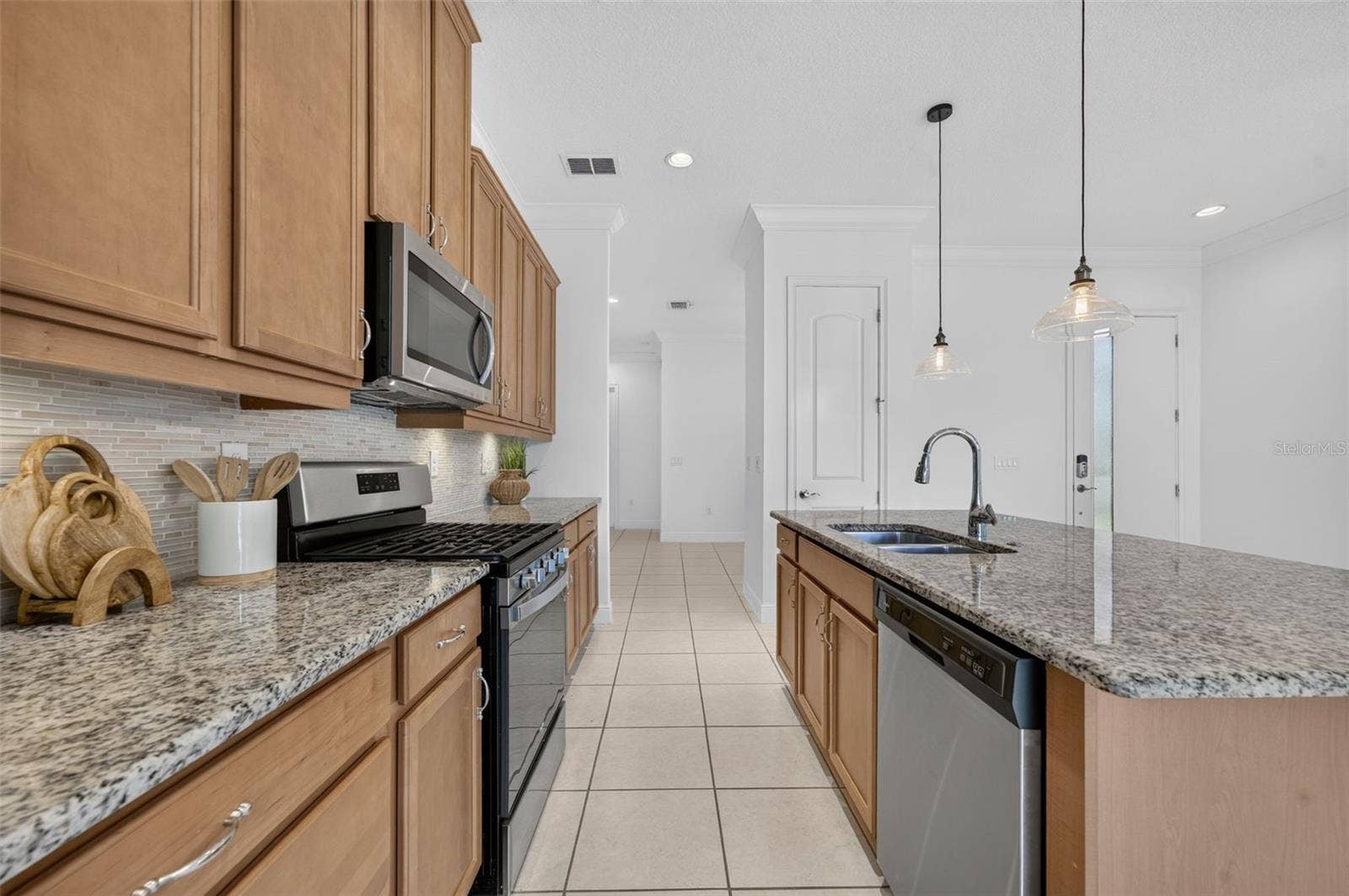 2557 YELLOW BRICK ROAD, St Cloud, FL 34772