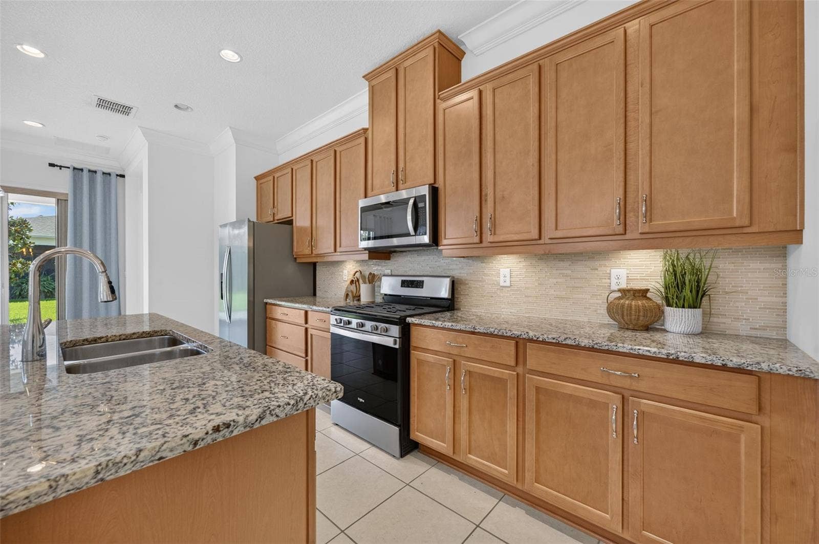 2557 YELLOW BRICK ROAD, St Cloud, FL 34772