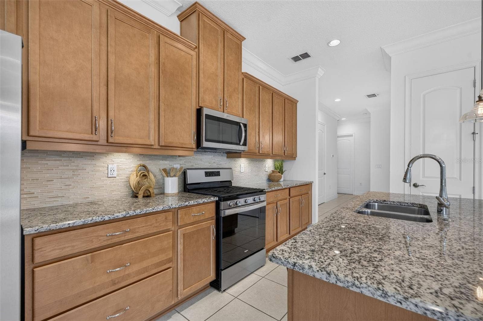2557 YELLOW BRICK ROAD, St Cloud, FL 34772