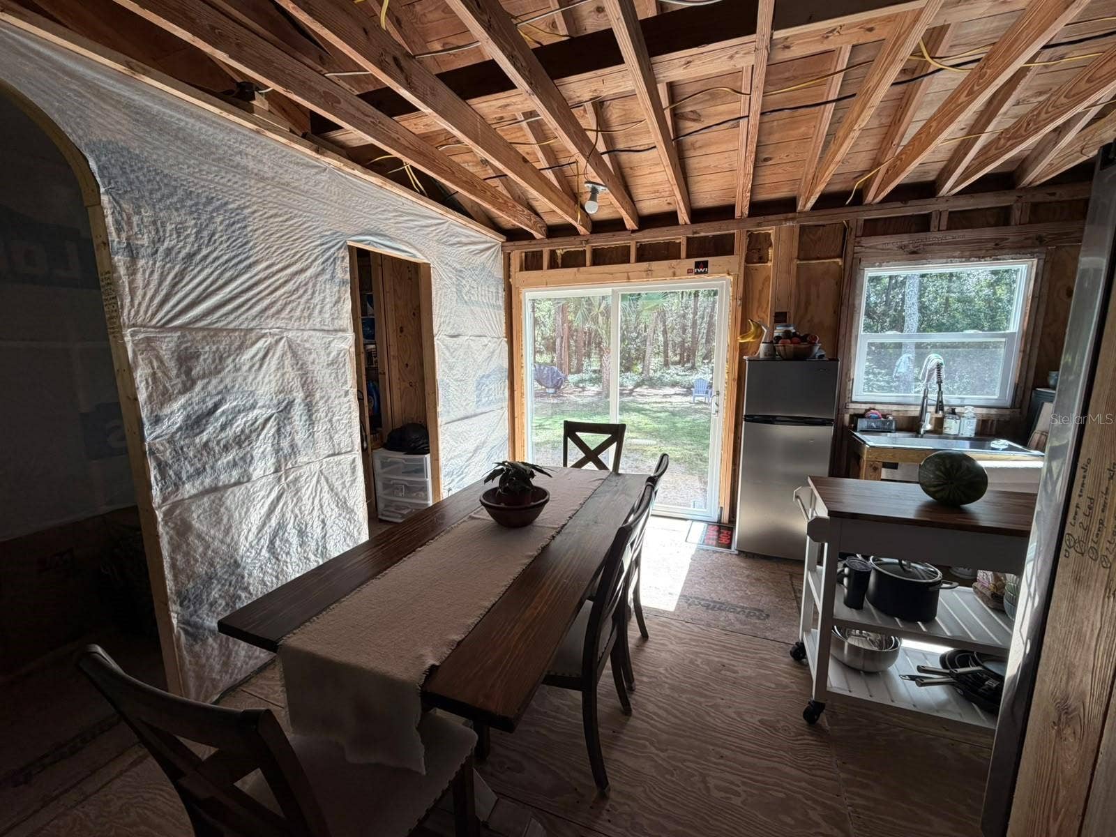 Eustis, FL 32736 Dining area
