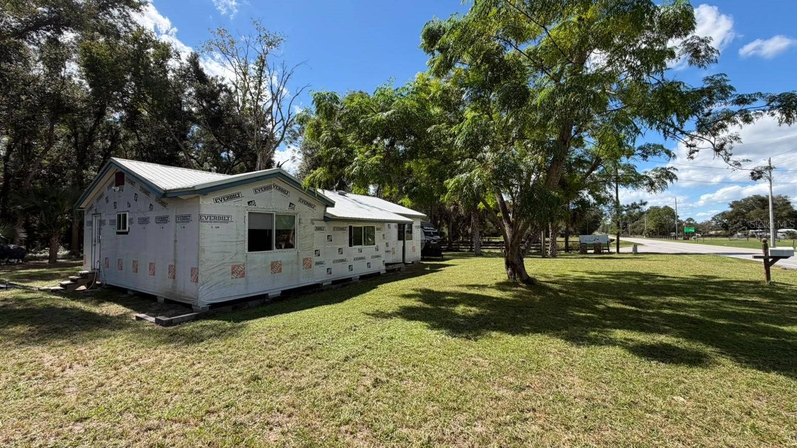 Eustis, FL 32736 Side view of property