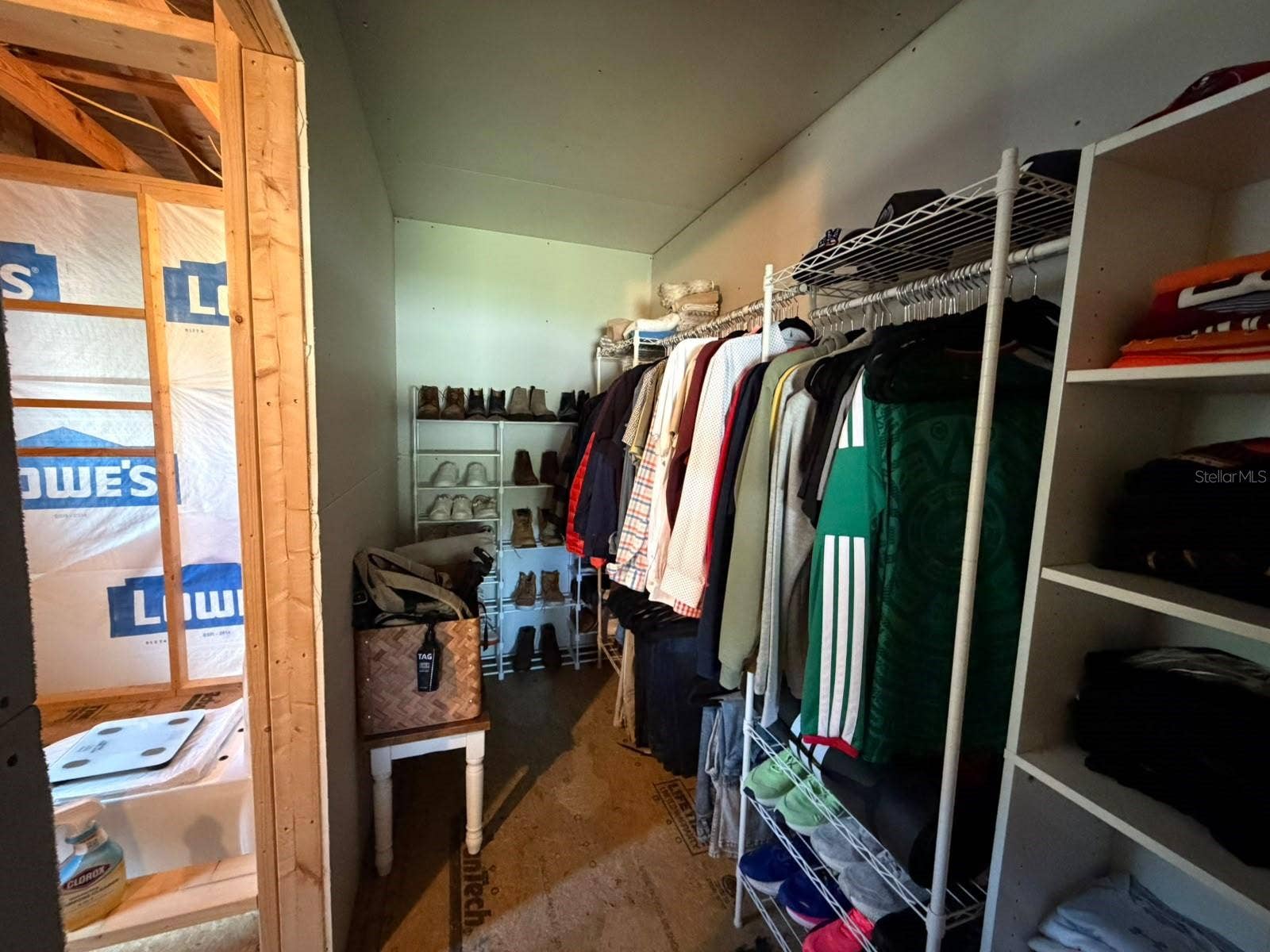 Eustis, FL 32736 Walk in closet