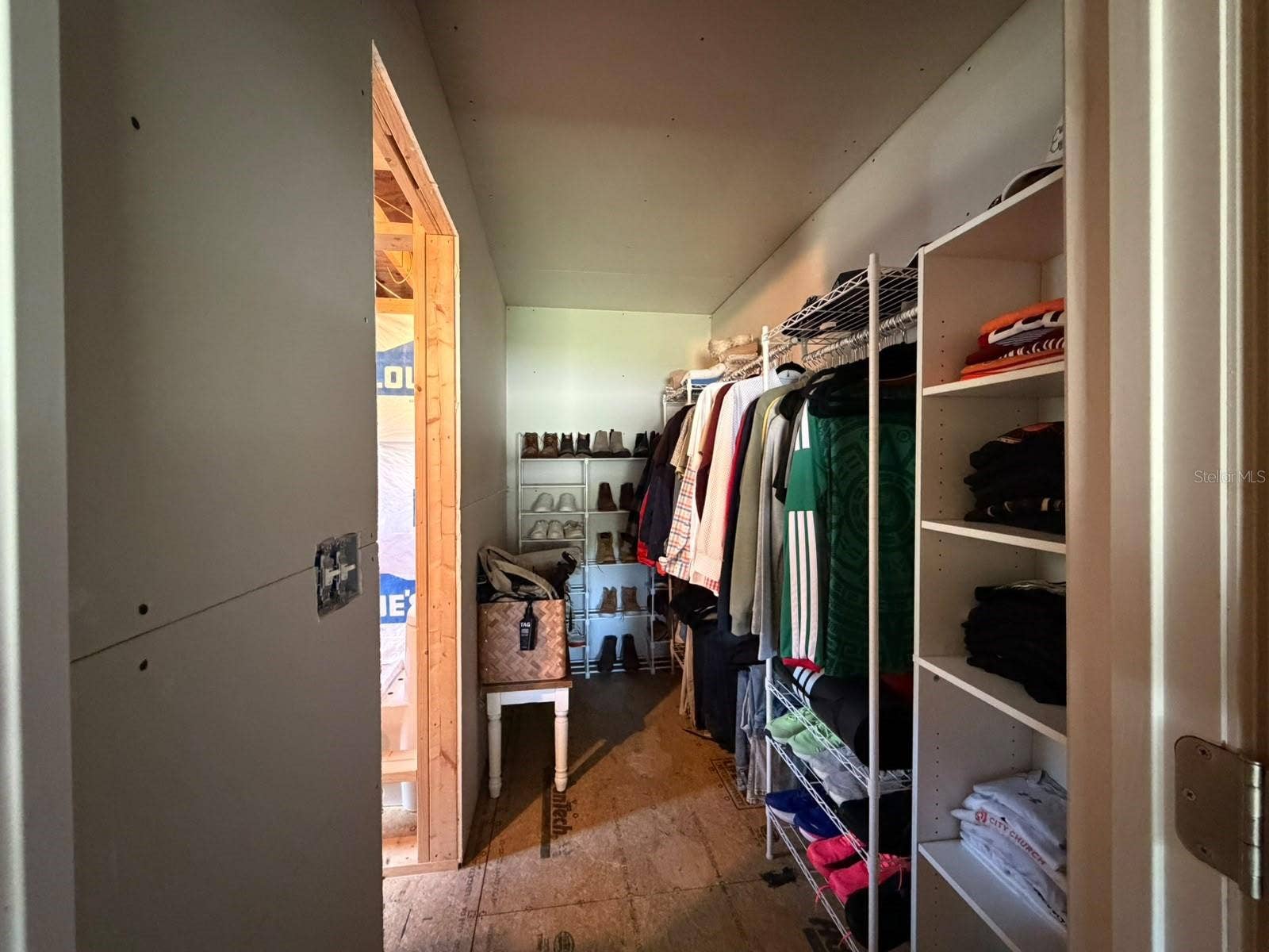Eustis, FL 32736 Walk in closet