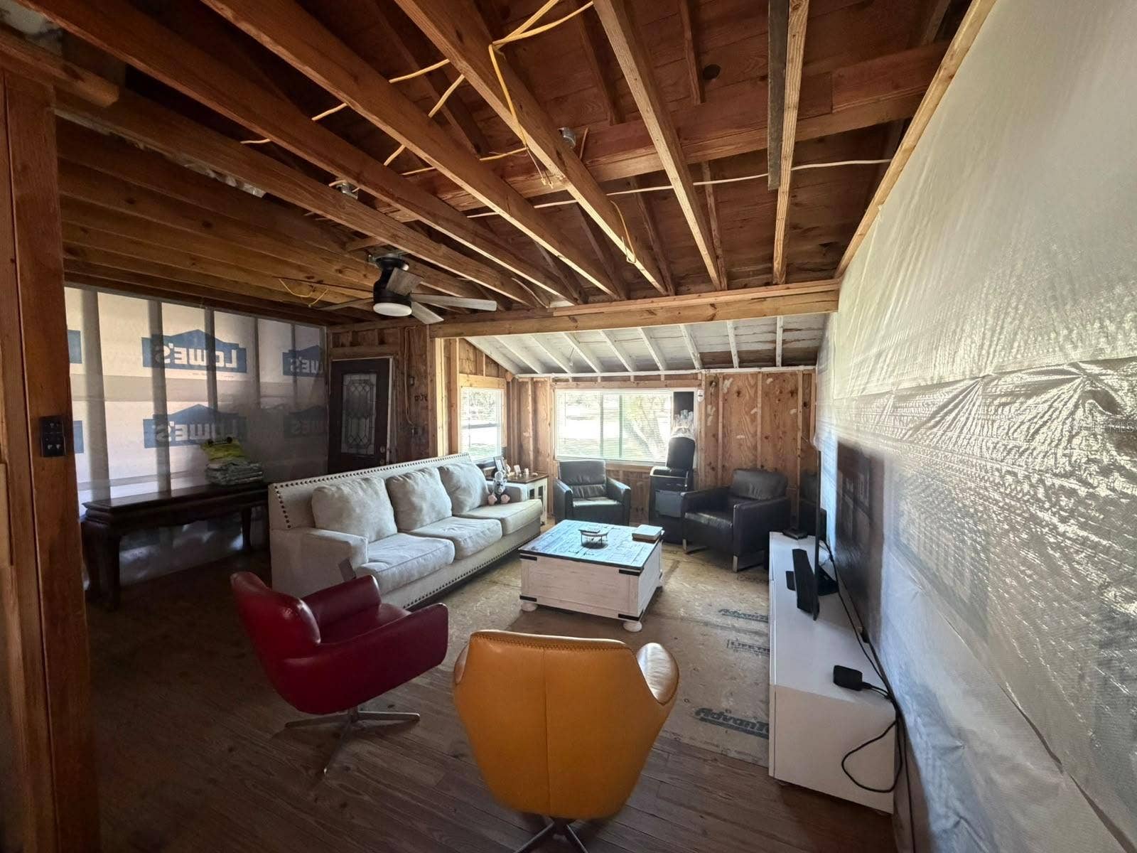 Eustis, FL 32736 Living room