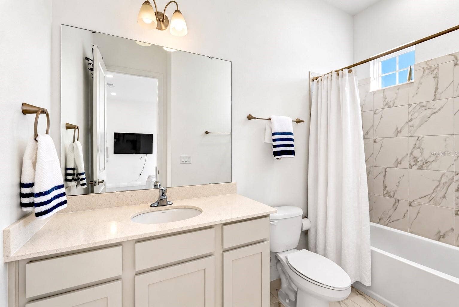 16143 BARKLY RIDGE COURT, Winter Garden, FL 34787 Bathroom suite 3 / Second Floor