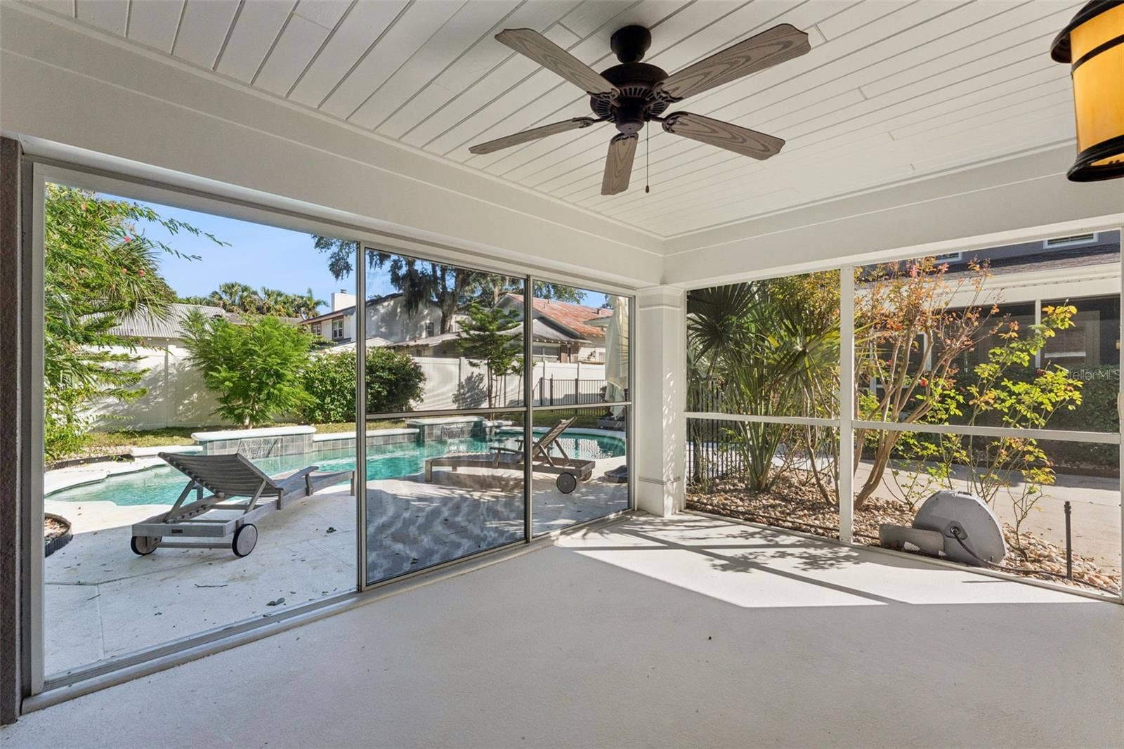 Covered porch/screened lanai