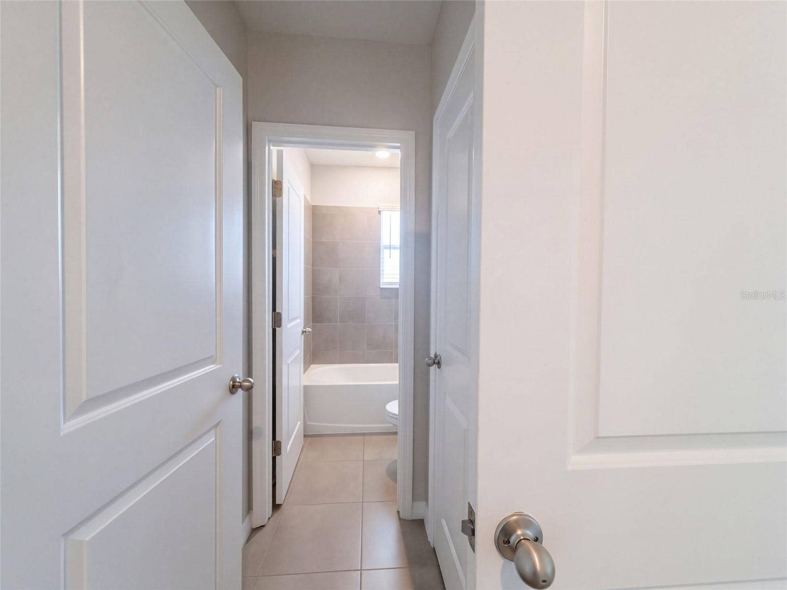 585 BARRIER REEF STREET, Ruskin, FL 33570