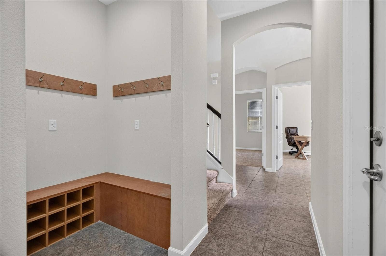 2315 NATOMA BOULEVARD, Mount Dora, FL 32757 Drop off space at garage entrance