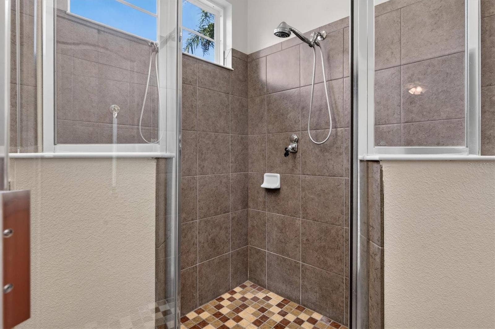 2315 NATOMA BOULEVARD, Mount Dora, FL 32757 Primary shower