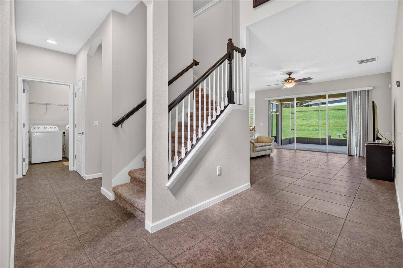 2315 NATOMA BOULEVARD, Mount Dora, FL 32757 Garage entry