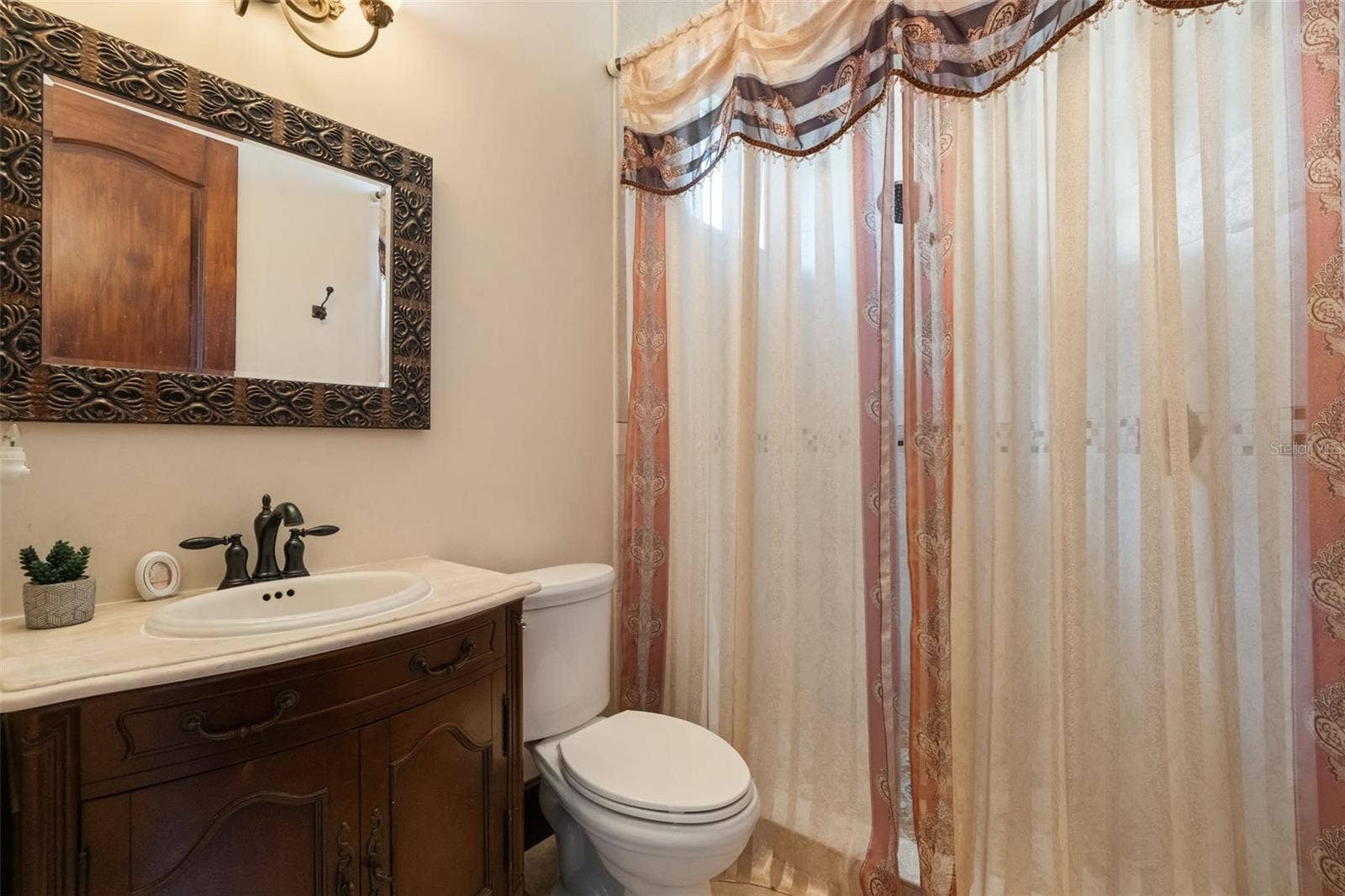 10226 WITTENBERG WAY, Orlando, FL 32832 First Floor En suite Bathroom
