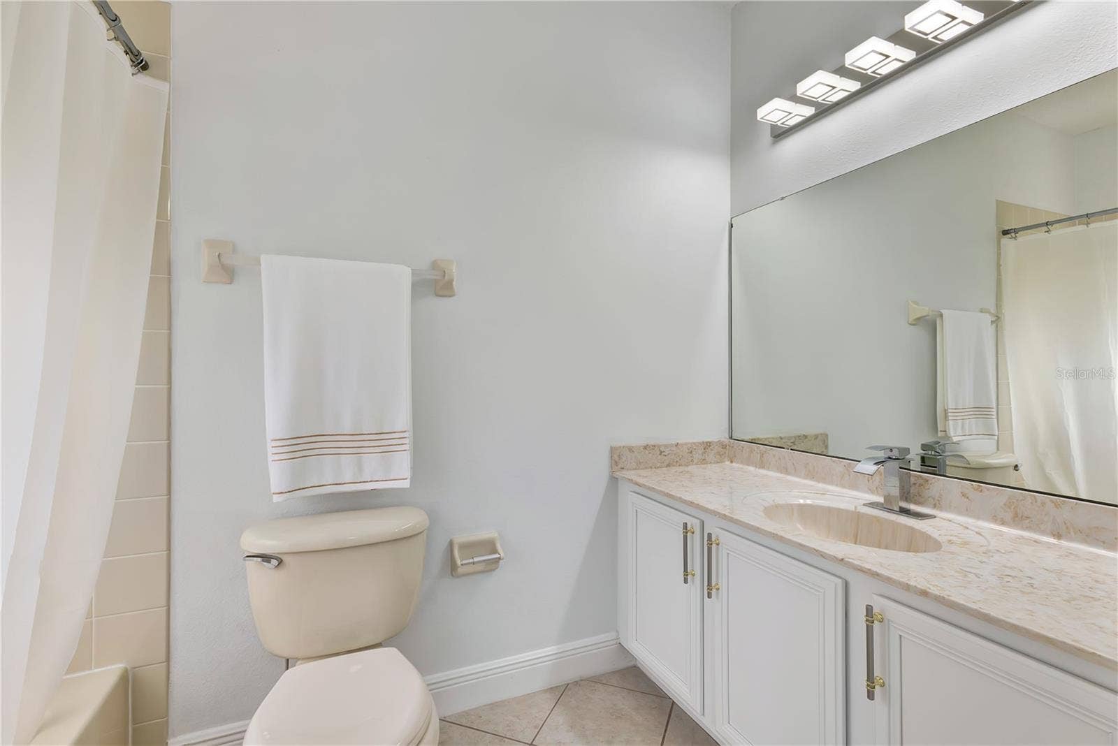 2165 THE OAKS BOULEVARD, Kissimmee, FL 34746 2165 THE OAKS BOULEVARD, Kissimmee, FL 34746