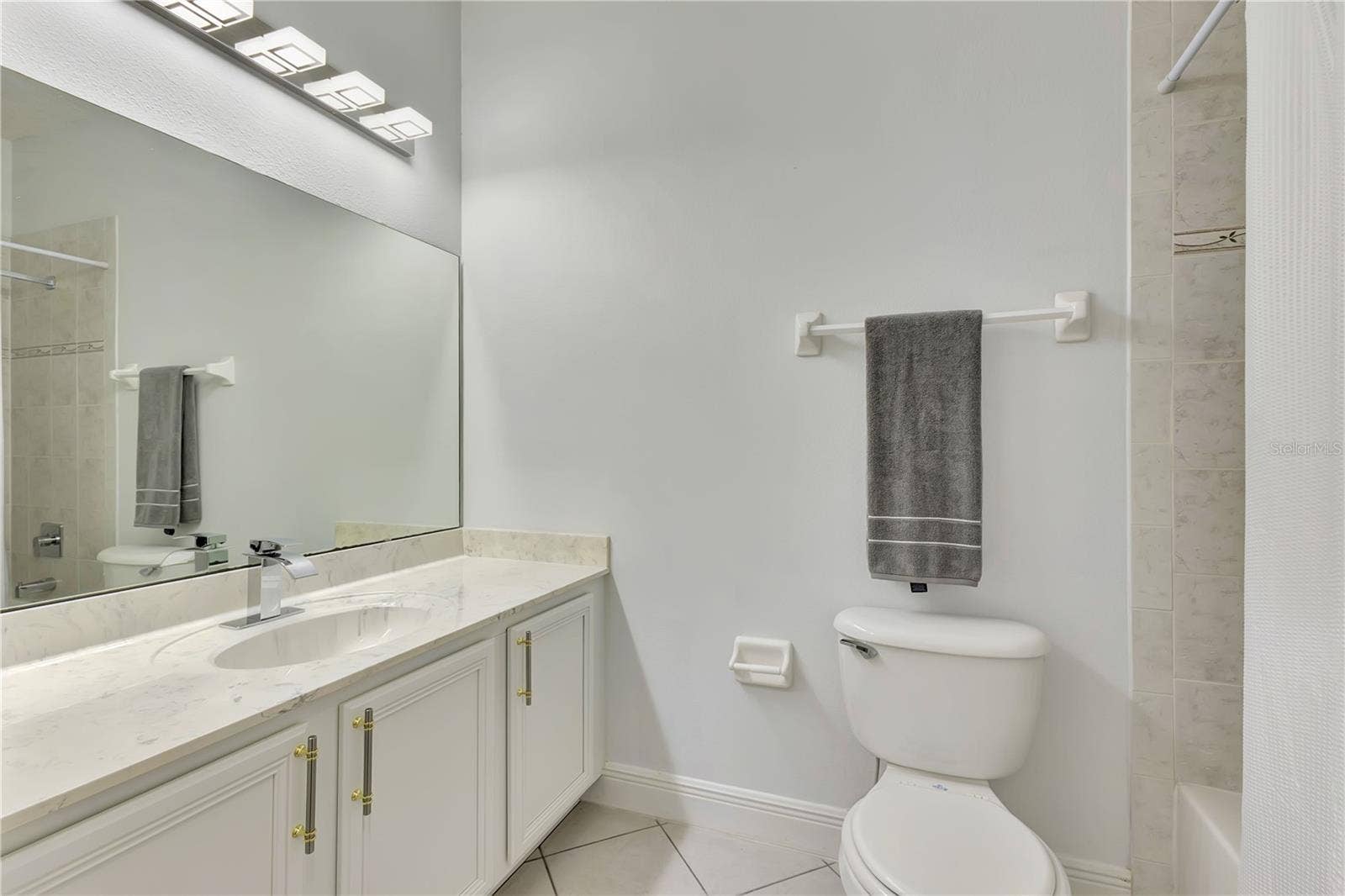 2165 THE OAKS BOULEVARD, Kissimmee, FL 34746 2165 THE OAKS BOULEVARD, Kissimmee, FL 34746