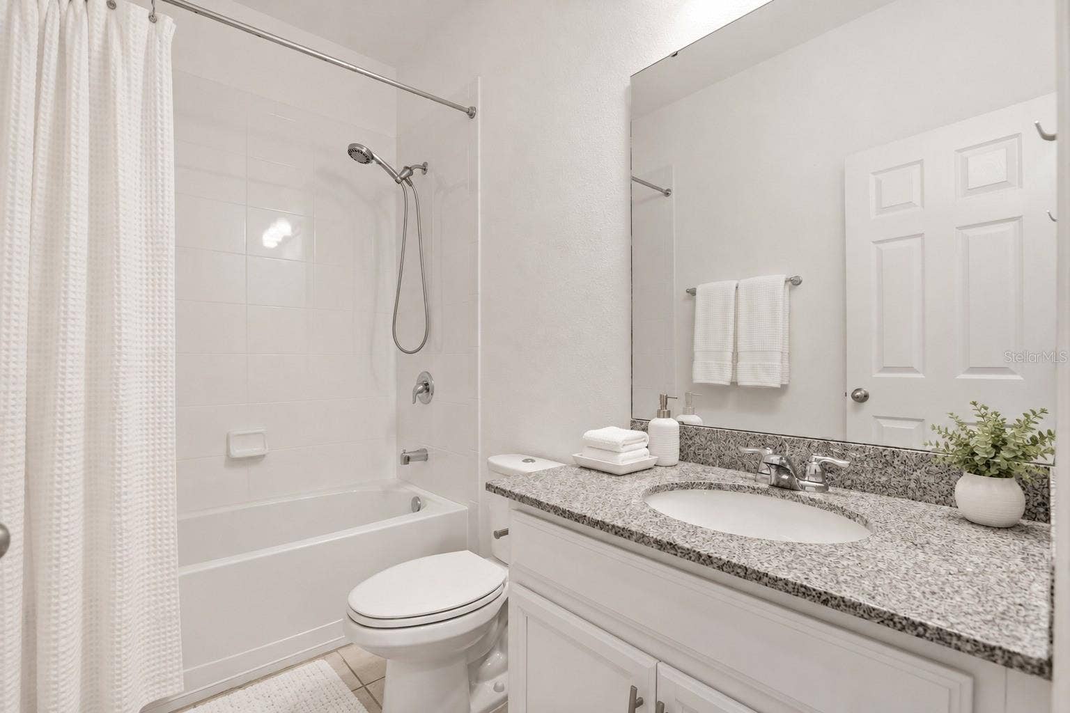 9279 GRAND ISLAND WAY, Winter Garden, FL 34787 Bath #2