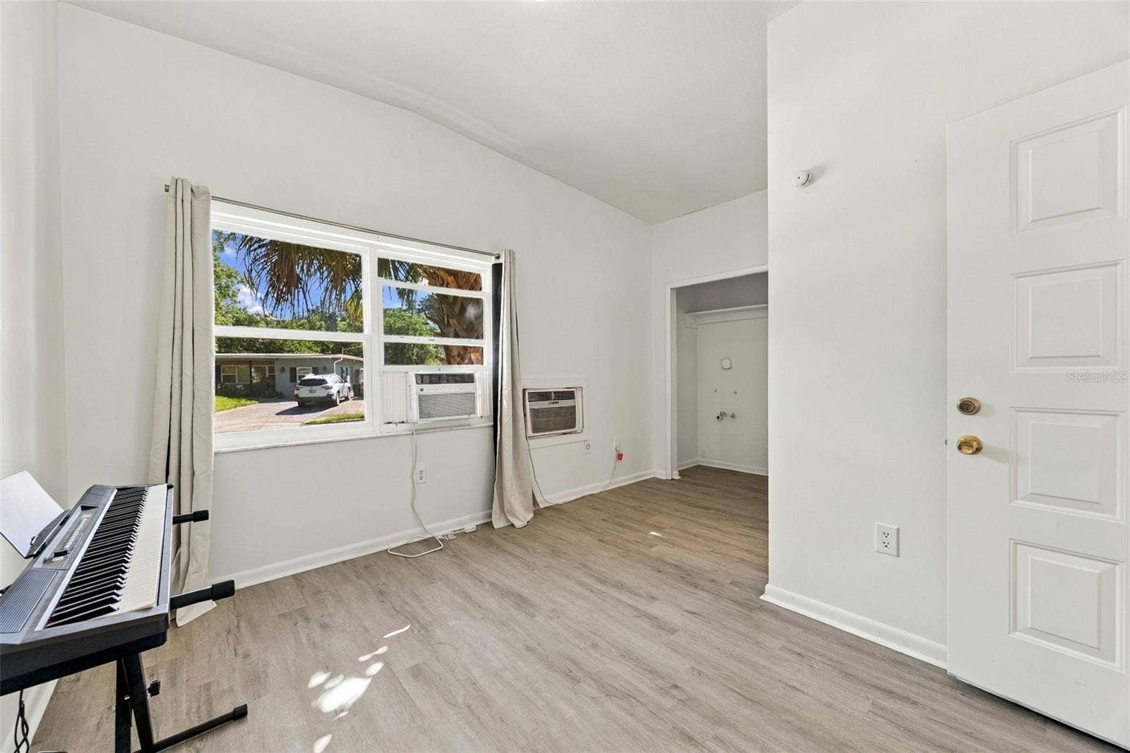 Living room with kitchenette hook up with gas
