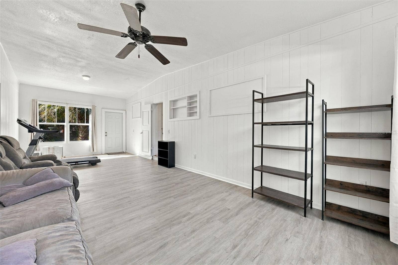 Private front entry way to MIL ensuite