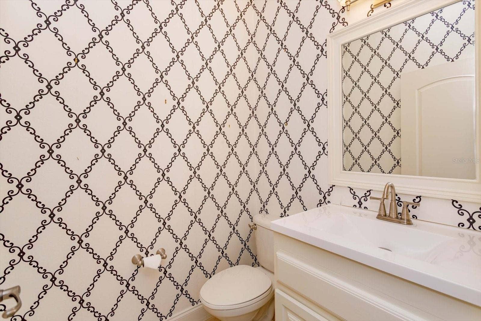 3692 LOWER UNION ROAD, Orlando, FL 32814 1/2 Bathroom Located on Main Floor for Guests