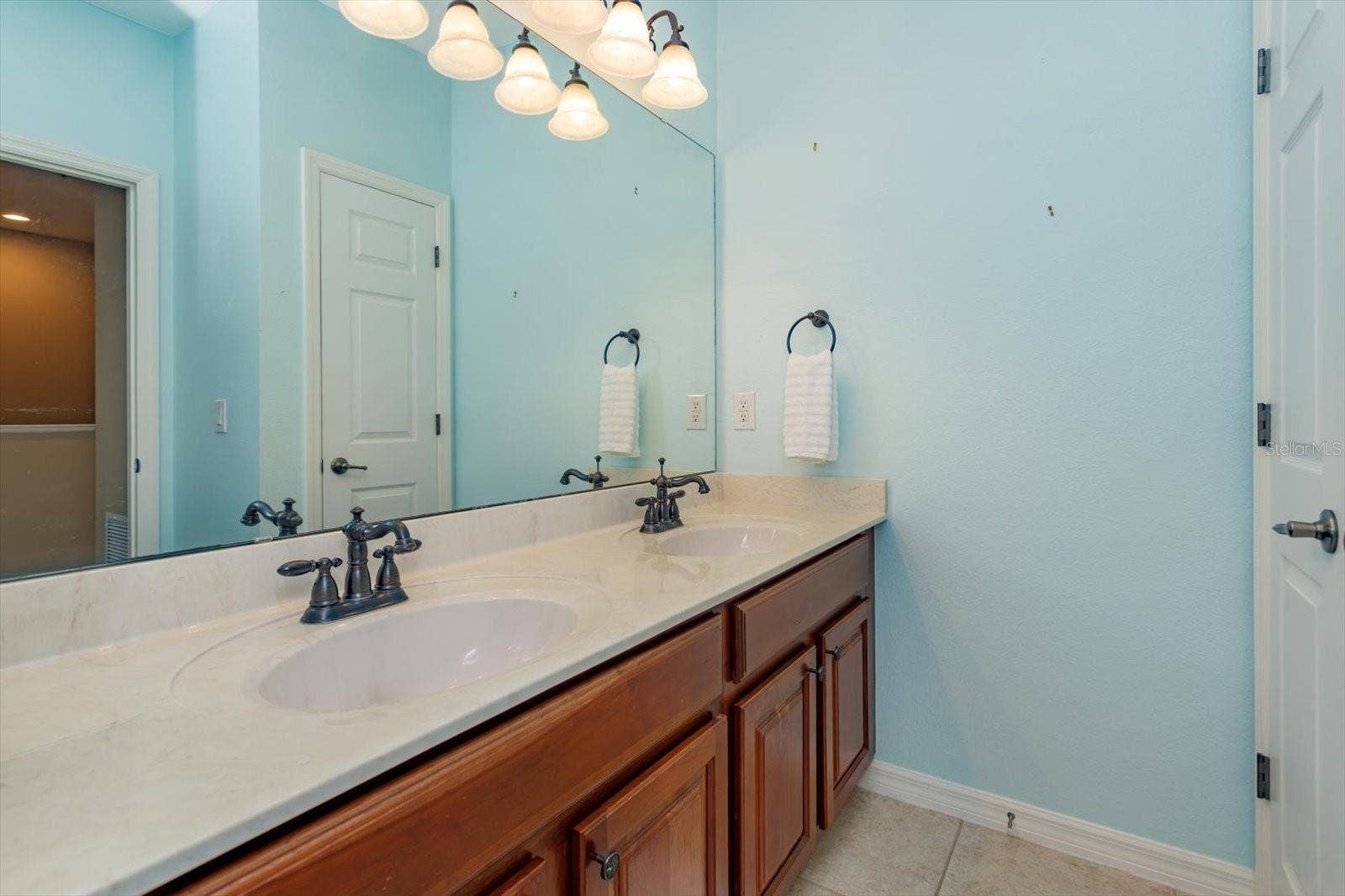3692 LOWER UNION ROAD, Orlando, FL 32814 Upstairs Bedroom 2 & 3 Shared Bathroom with Separate Water Closet and Shower area
