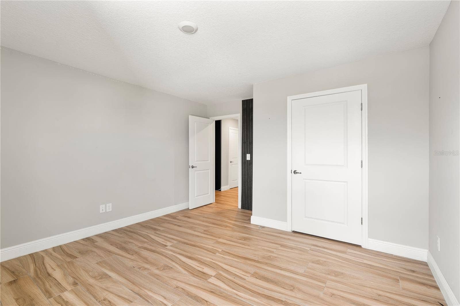BEDROOM 5 W/ EN SUITE & WALK-IN MEDIA ROOM / CLOSET