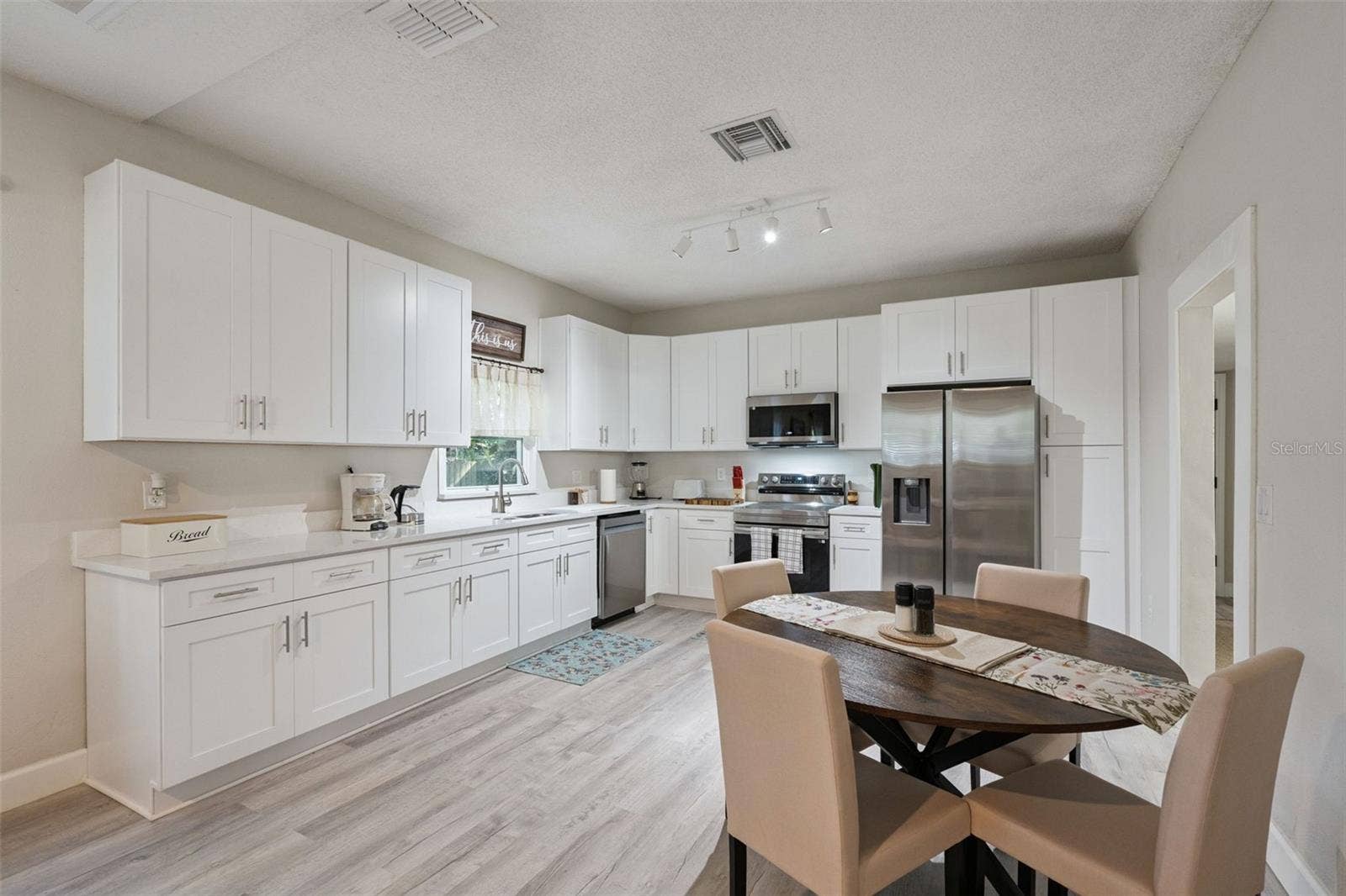 2415 S LAUREL AVENUE, Sanford, FL 32771 kitchen/ dining room