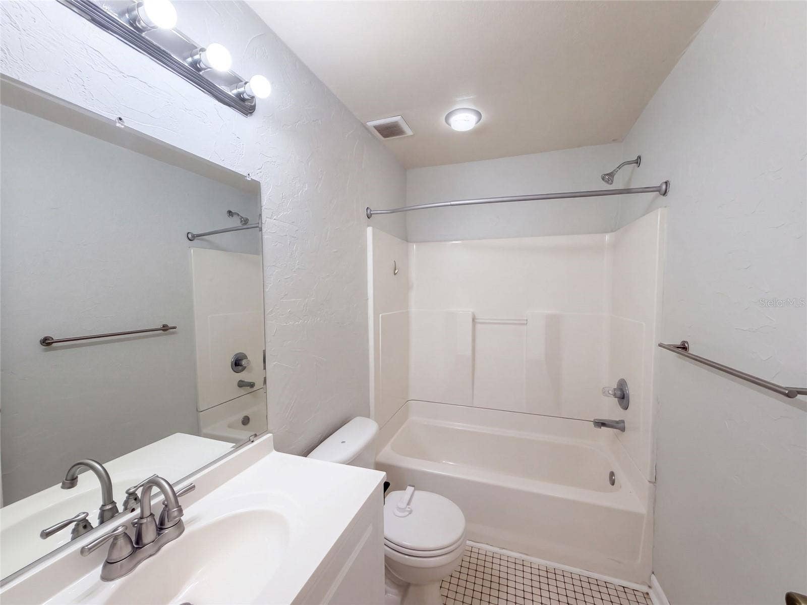 425 W DAUGHTERY ROAD, Lakeland, FL 33809