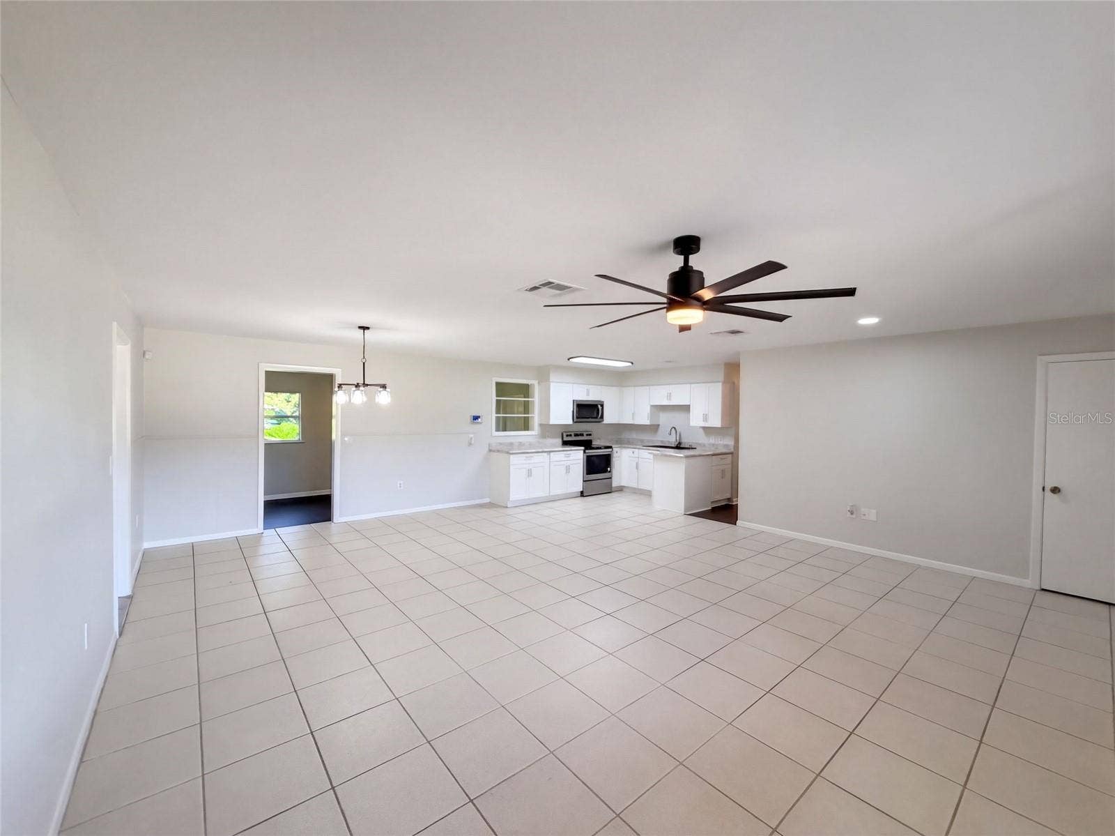425 W DAUGHTERY ROAD, Lakeland, FL 33809