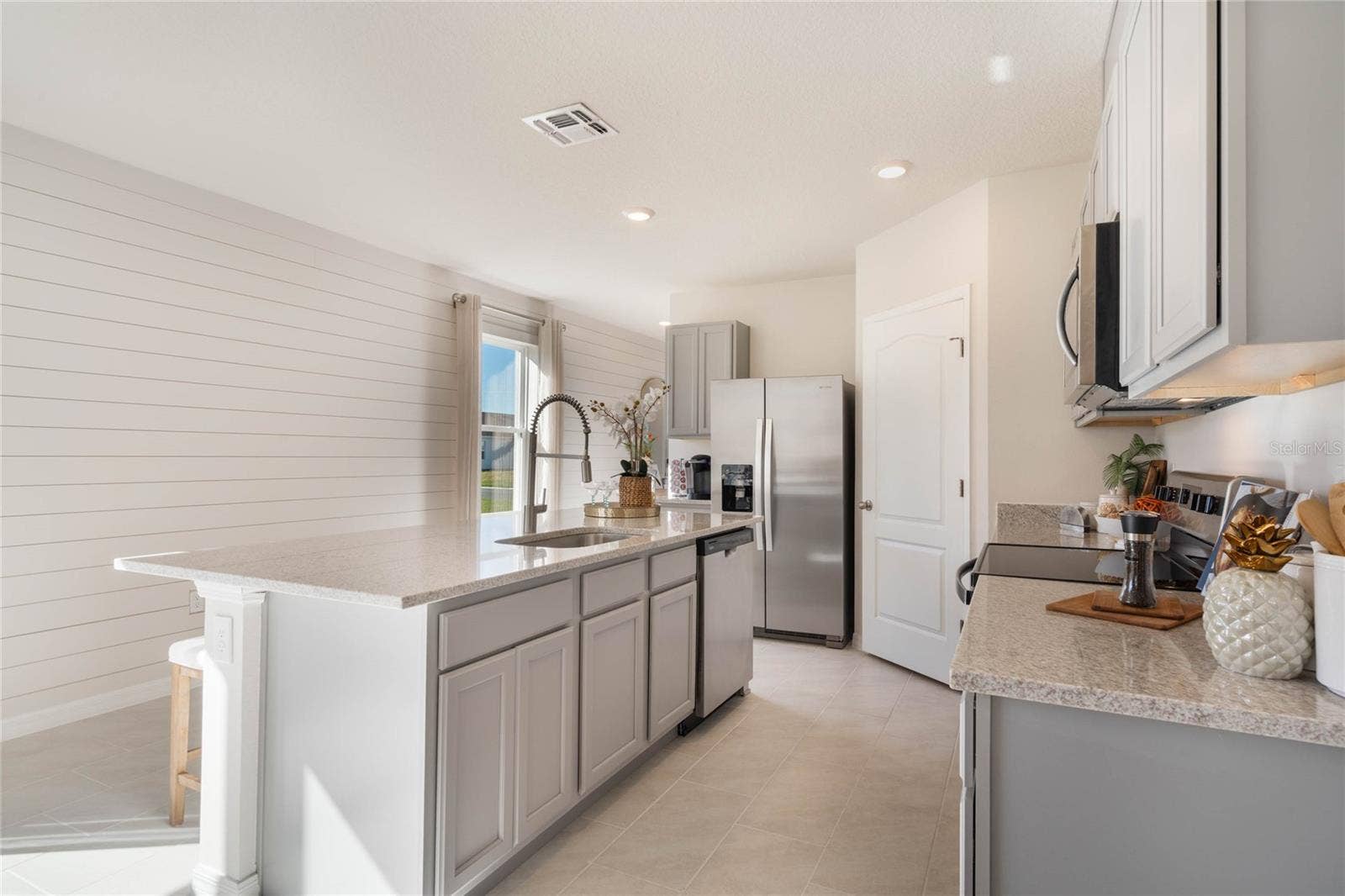 4561 BARBERRY AVENUE, Lakeland, FL 33811 4561 BARBERRY AVENUE, Lakeland, FL 33811