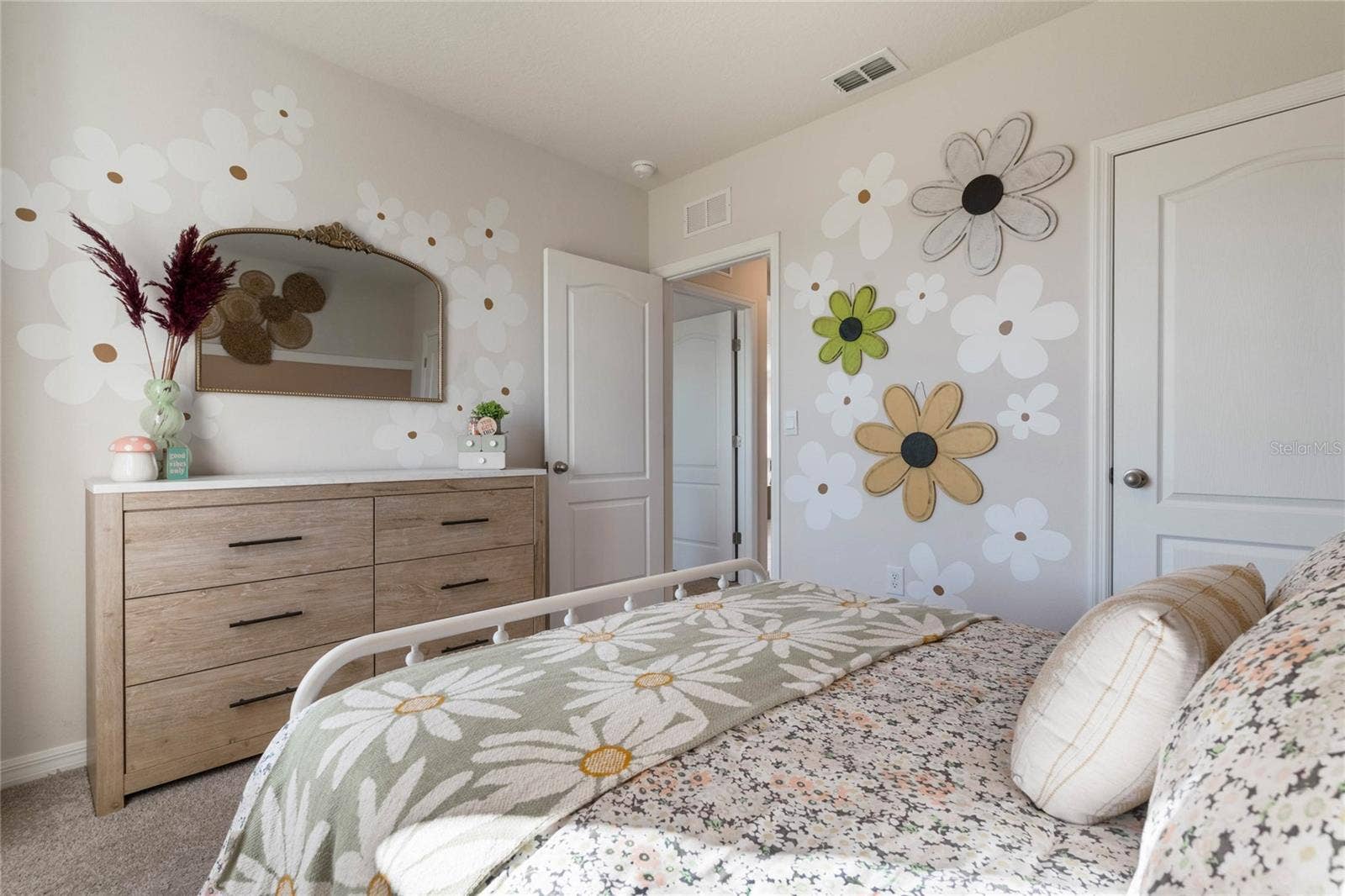 4561 BARBERRY AVENUE, Lakeland, FL 33811 4561 BARBERRY AVENUE, Lakeland, FL 33811