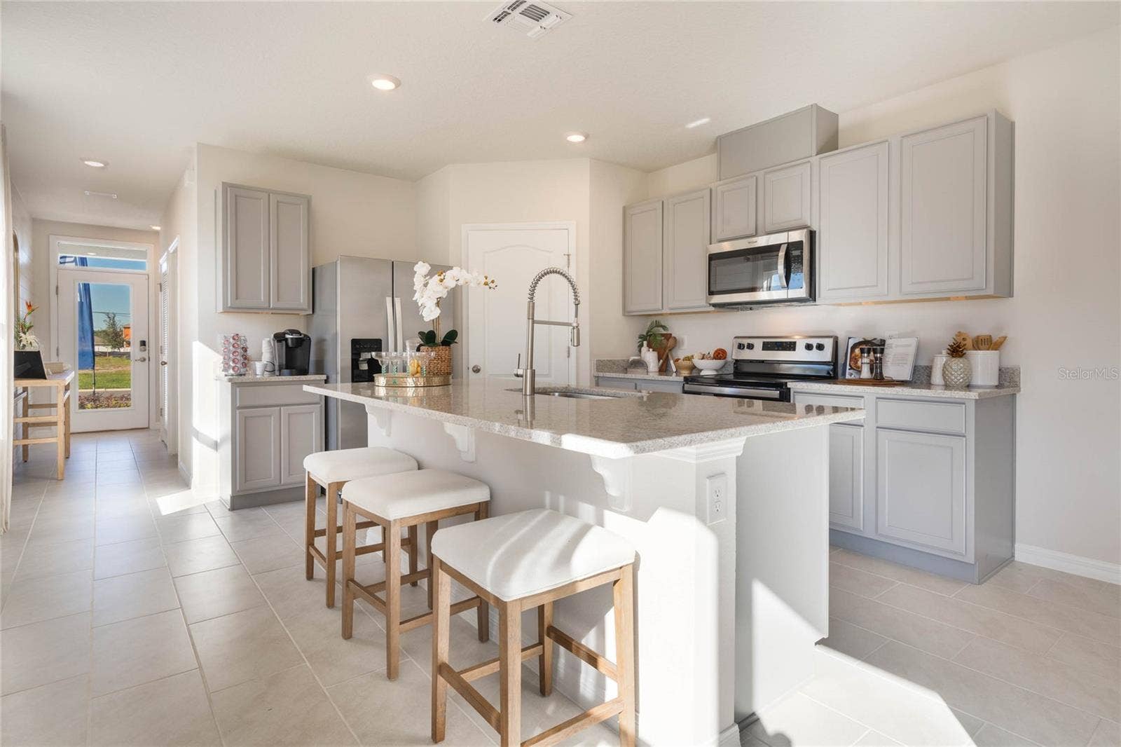 4561 BARBERRY AVENUE, Lakeland, FL 33811 4561 BARBERRY AVENUE, Lakeland, FL 33811