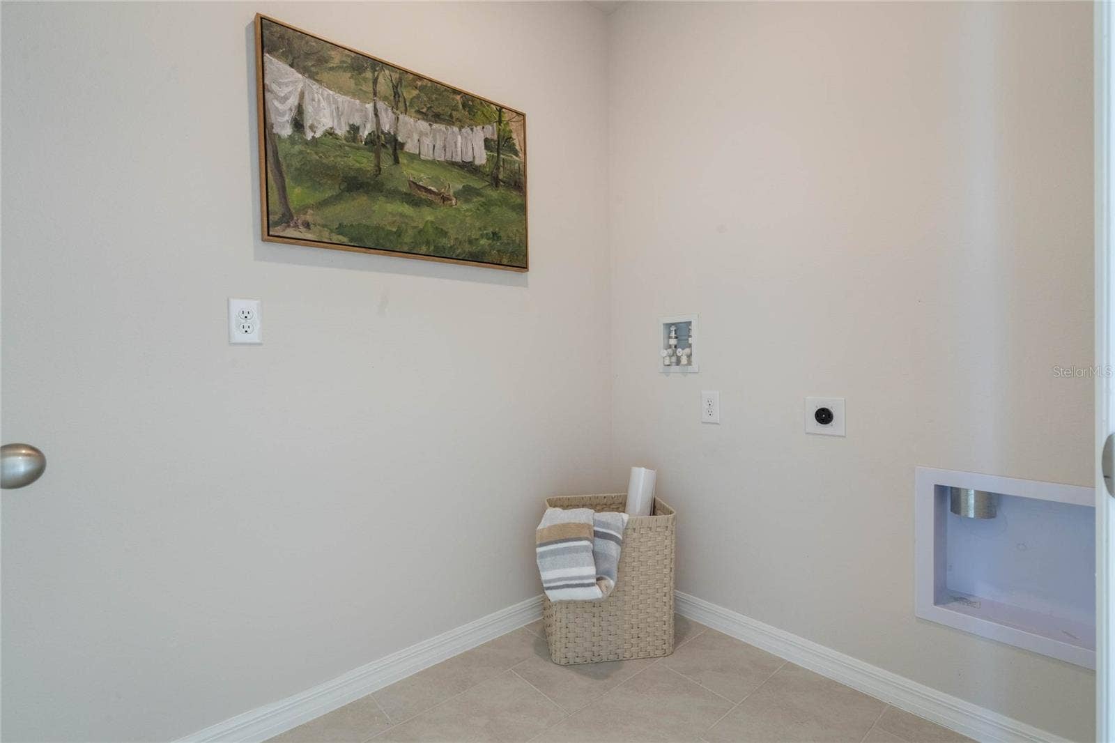 4561 BARBERRY AVENUE, Lakeland, FL 33811 4561 BARBERRY AVENUE, Lakeland, FL 33811
