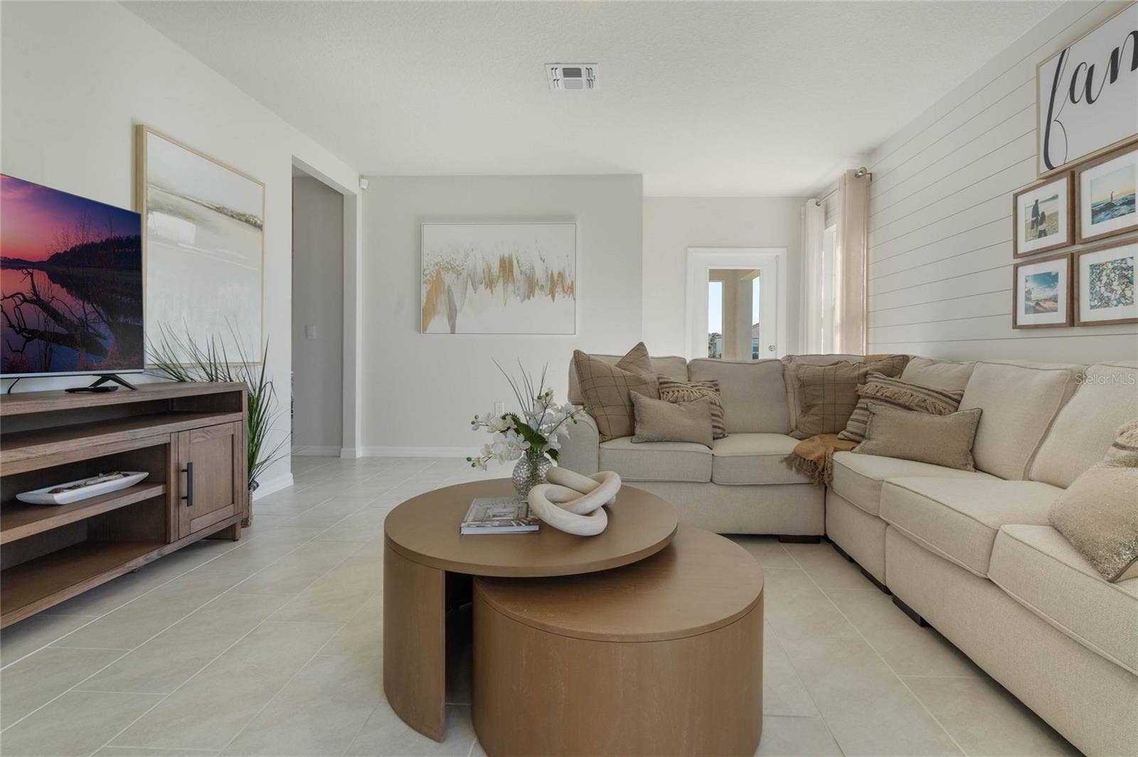 4561 BARBERRY AVENUE, Lakeland, FL 33811 4561 BARBERRY AVENUE, Lakeland, FL 33811