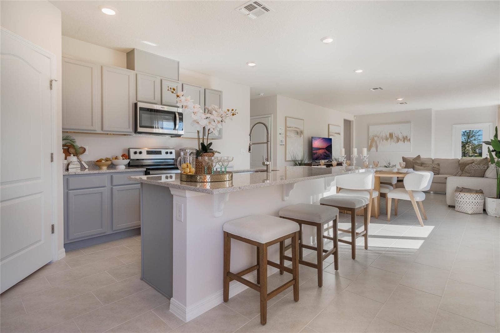 4561 BARBERRY AVENUE, Lakeland, FL 33811 4561 BARBERRY AVENUE, Lakeland, FL 33811