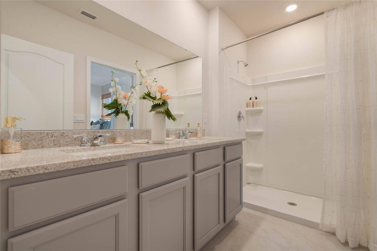 4561 BARBERRY AVENUE, Lakeland, FL 33811 4561 BARBERRY AVENUE, Lakeland, FL 33811