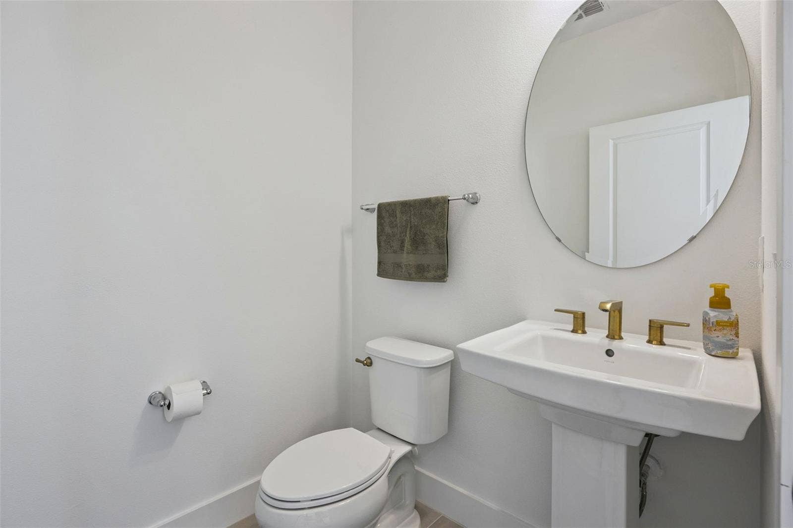 1717 CROWNCREST DRIVE, Apopka, FL 32703 Powder room / half bath downstairs