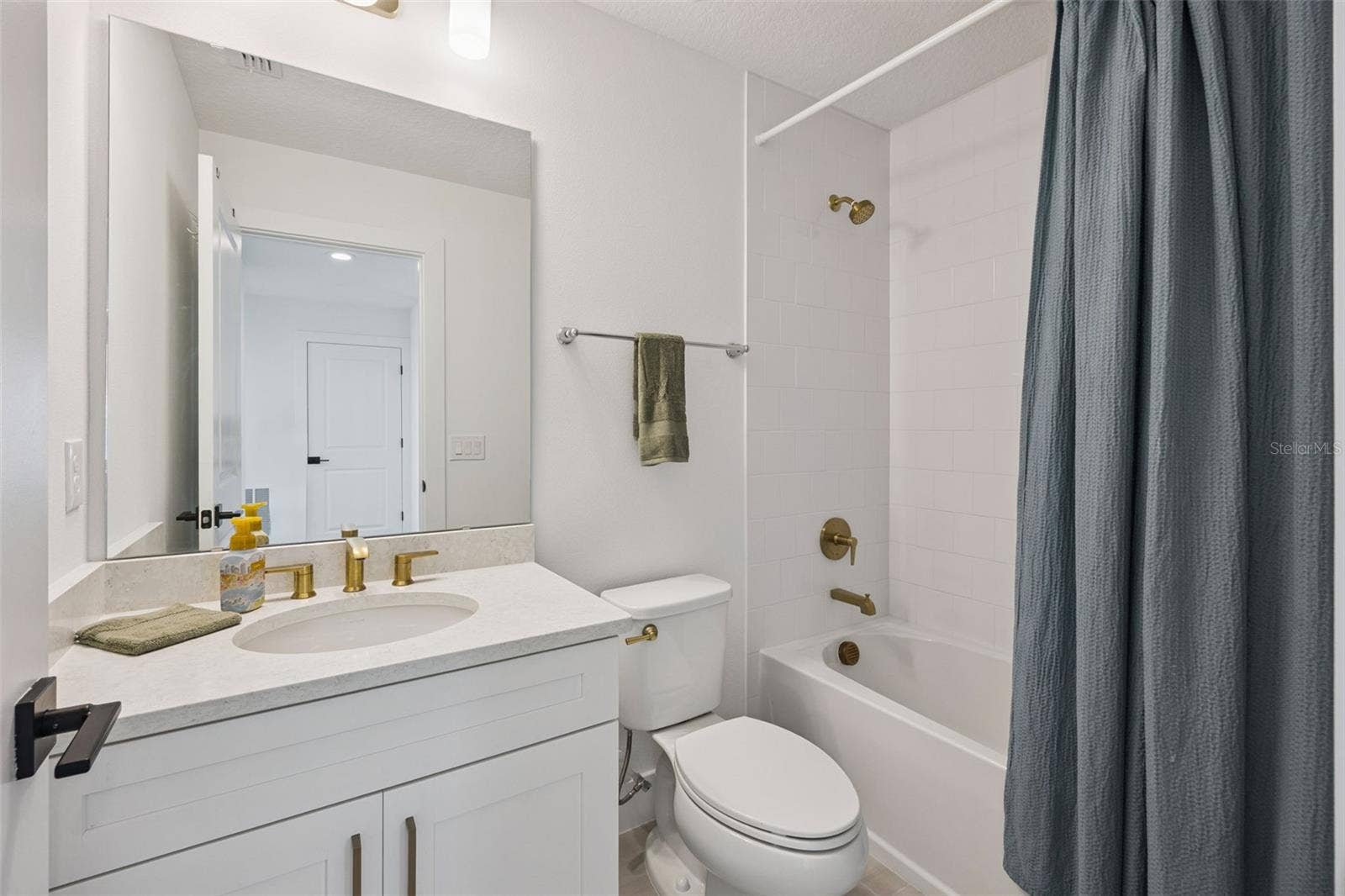 1717 CROWNCREST DRIVE, Apopka, FL 32703 Full Bathroom upstairs