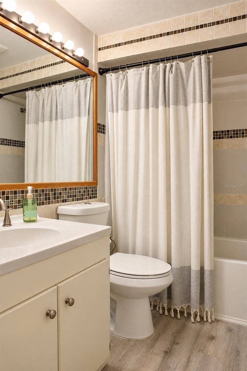 6526 3RD AVENUE S, St Petersburg, FL 33707 6526 3RD AVENUE S, St Petersburg, FL 33707
