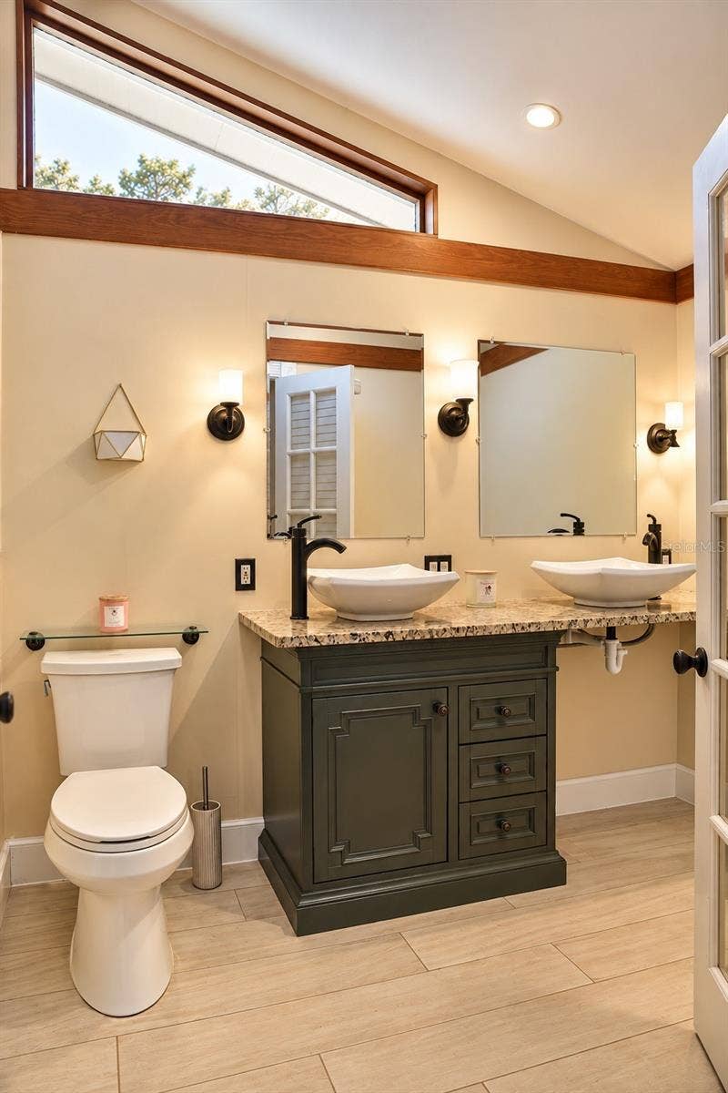 6526 3RD AVENUE S, St Petersburg, FL 33707 6526 3RD AVENUE S, St Petersburg, FL 33707