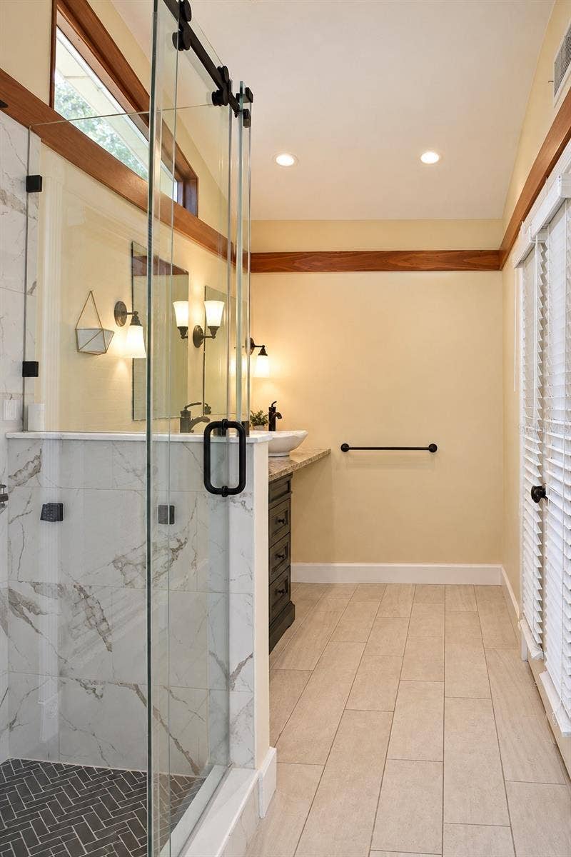 6526 3RD AVENUE S, St Petersburg, FL 33707 6526 3RD AVENUE S, St Petersburg, FL 33707