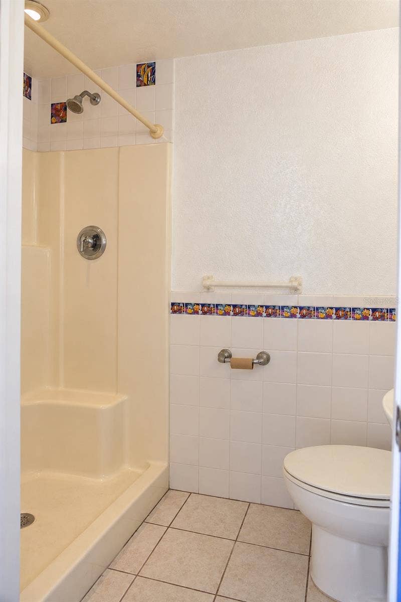 6526 3RD AVENUE S, St Petersburg, FL 33707 6526 3RD AVENUE S, St Petersburg, FL 33707