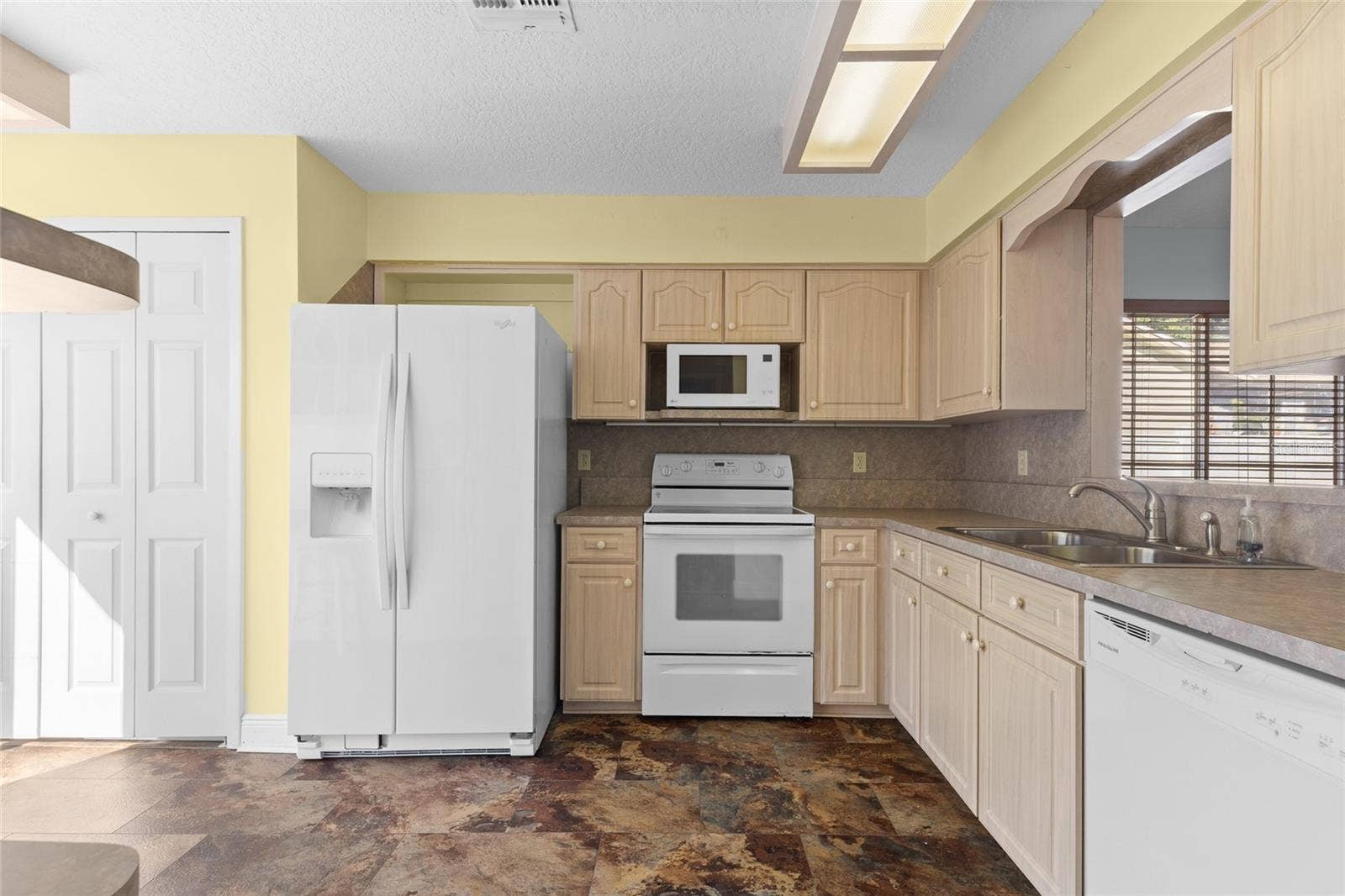 577 PORTLAND CIRCLE, Apopka, FL 32703