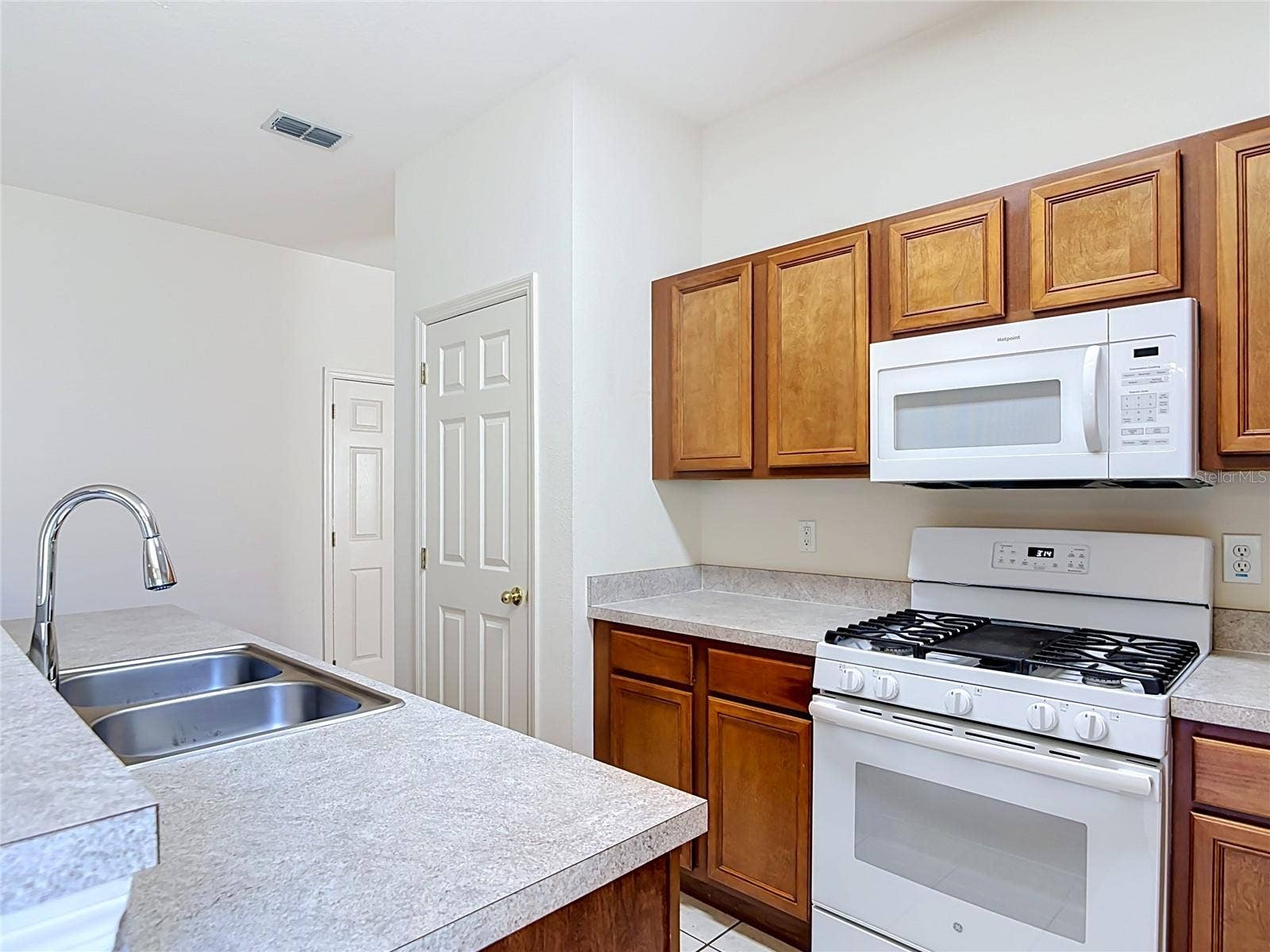105 RIDGEWAY, Deland, FL 32724 105 RIDGEWAY, Deland, FL 32724