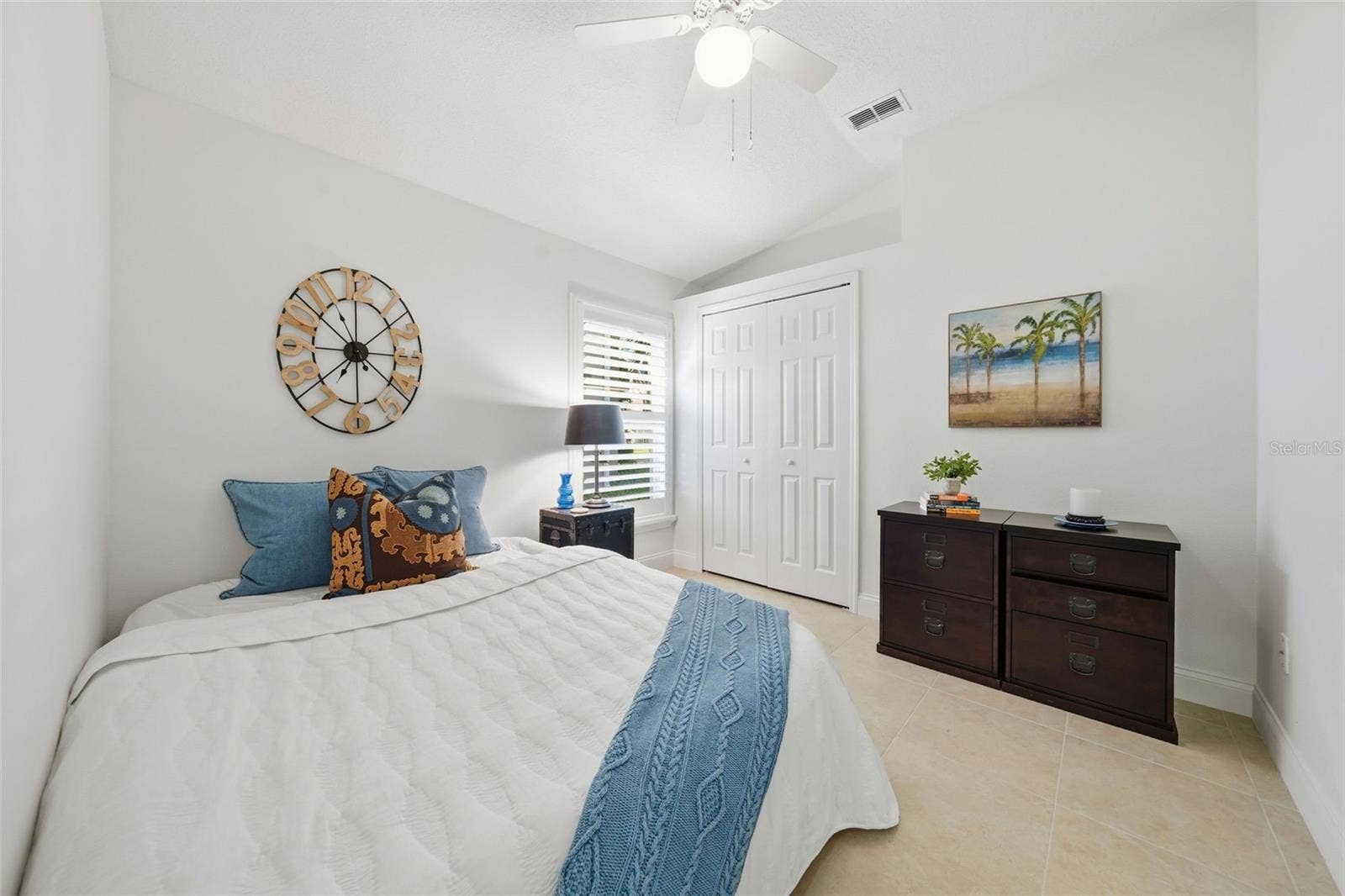 BEDROOM WITH DEEP CLOSET
