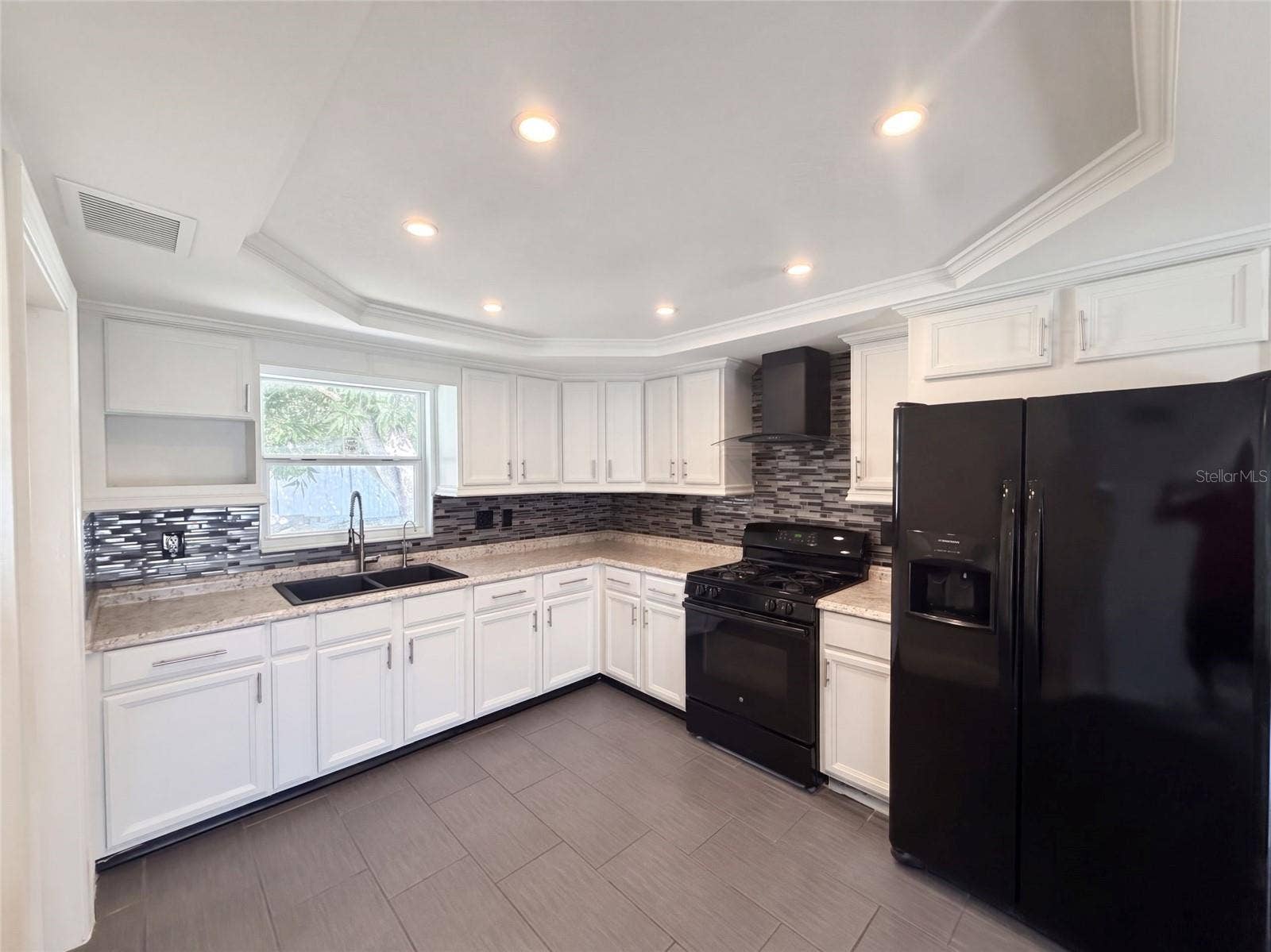 645 10TH PLACE, Safety Harbor, FL 34695 645 10TH PLACE, Safety Harbor, FL 34695