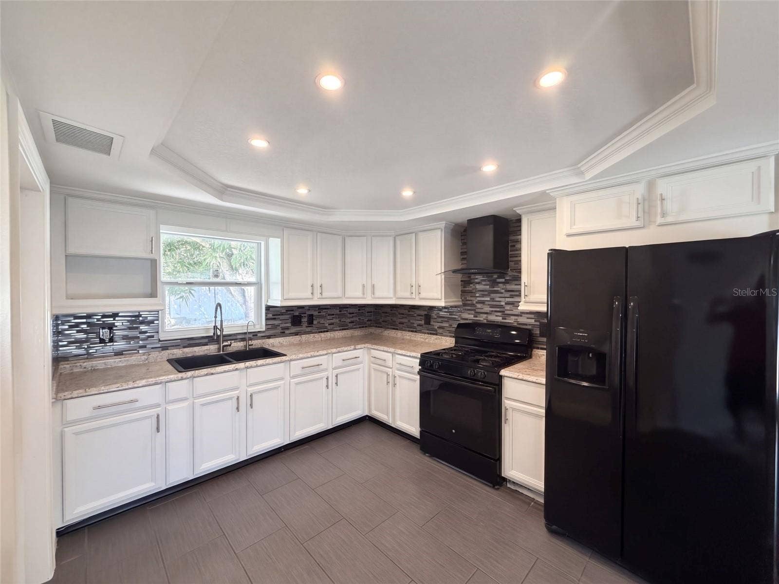 645 10TH PLACE, Safety Harbor, FL 34695 645 10TH PLACE, Safety Harbor, FL 34695