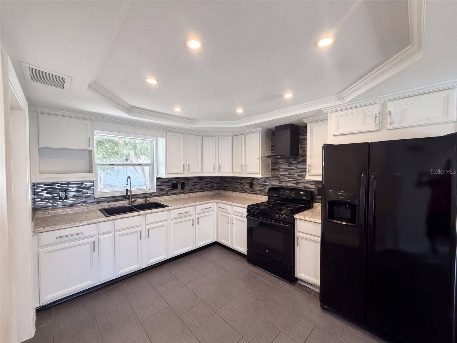 645 10TH PLACE, Safety Harbor, FL 34695 645 10TH PLACE, Safety Harbor, FL 34695