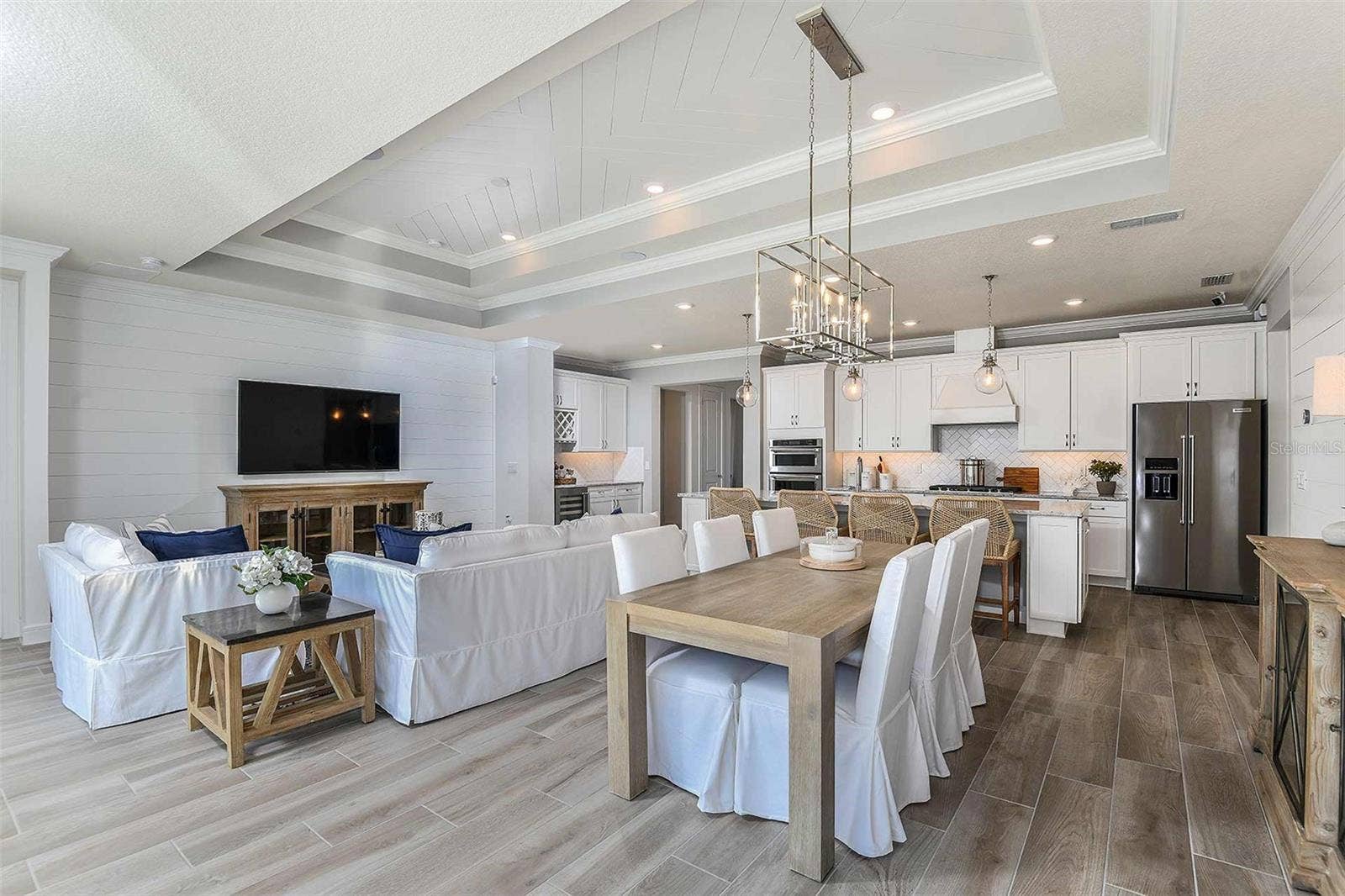 6541 WHITE WILLOW COURT, St Cloud, FL 34771 Model Home Design Only. Pictures and furnishings are for illustrative purposes only. Elevations, colors and options may vary. Furniture is for model home staging only.
