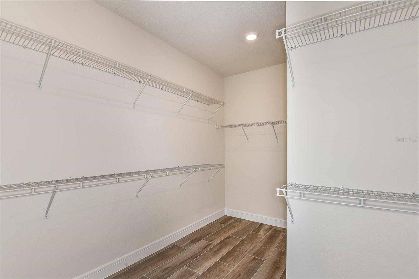 6541 WHITE WILLOW COURT, St Cloud, FL 34771 Model Home Design Only. Pictures and furnishings are for illustrative purposes only. Elevations, colors and options may vary. Furniture is for model home staging only.